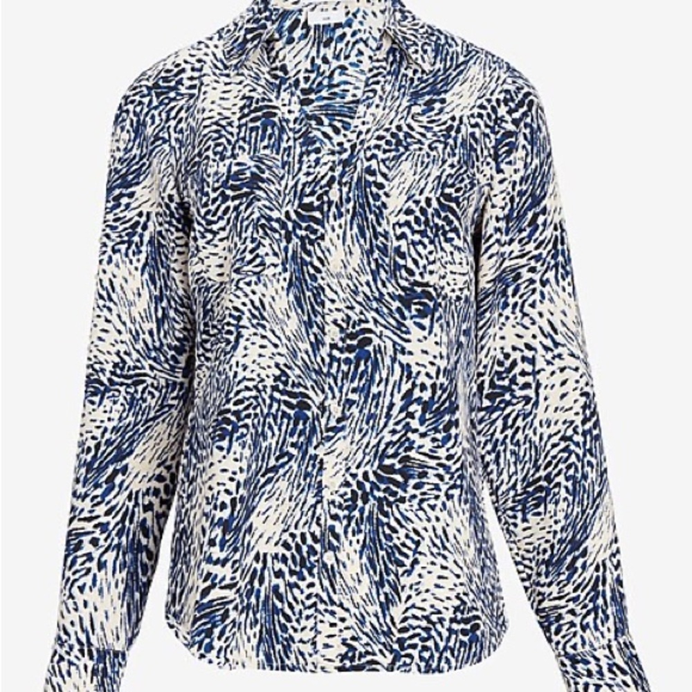 Women’s Animal Print button up two pocket shirt size medium.